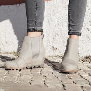 Sorel RARE Lea Wedge Joan of Arctic Kettle Leather Wedges in Cream Grey Color